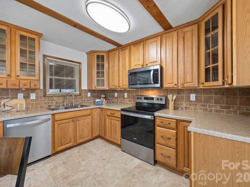 4278 Harbor Lane, Sherrills Ford, NC 28673.  MLS# CAR4346441, YatesRealty ID 11955. Kitchen