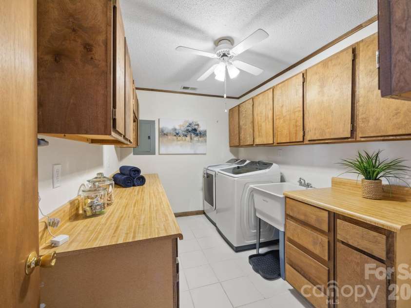 4278 Harbor Lane, Sherrills Ford, NC 28673.  MLS# CAR4346441, YatesRealty ID 11955. Laundry