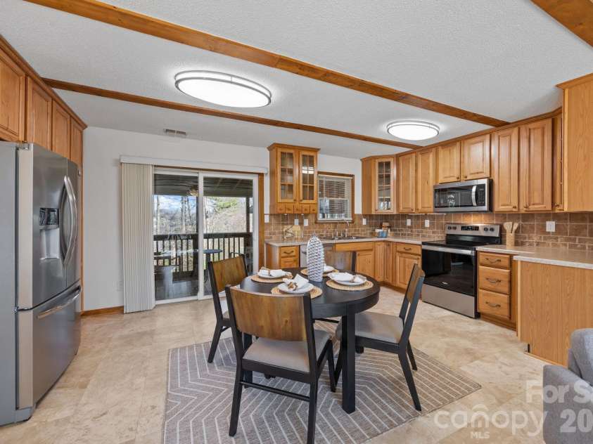 4278 Harbor Lane, Sherrills Ford, NC 28673.  MLS# CAR4346441, YatesRealty ID 11955. Open floor plan.  Spacious eat in kitchen!