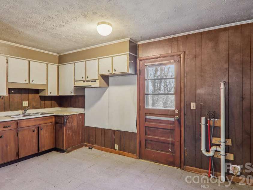 71,73,75 Forest Drive, Clyde, NC 28721.  MLS# CAR4347107, YatesRealty ID 11956. 