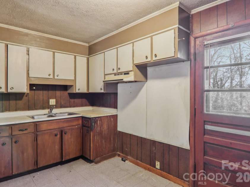 71,73,75 Forest Drive, Clyde, NC 28721.  MLS# CAR4347107, YatesRealty ID 11956. 