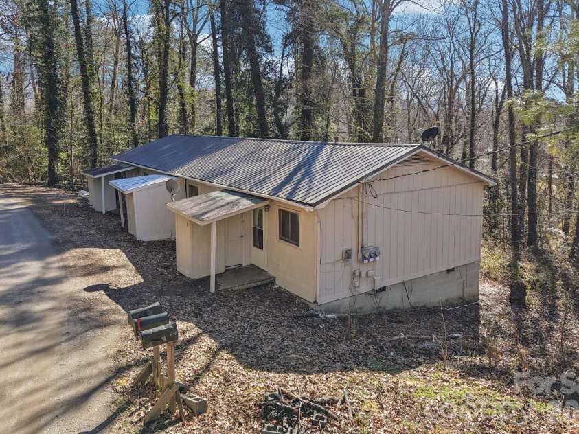 71,73,75 Forest Drive, Clyde, NC 28721.  MLS# CAR4347107, YatesRealty ID 11956. 