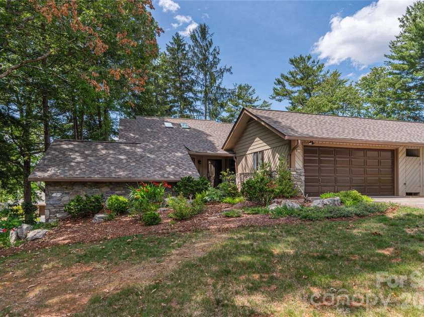 1101 Timber Trail, Asheville, NC 28804.  MLS# CAR4368834, YatesRealty ID 11957. 