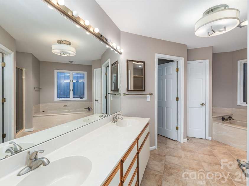 1101 Timber Trail, Asheville, NC 28804.  MLS# CAR4368834, YatesRealty ID 11957. 