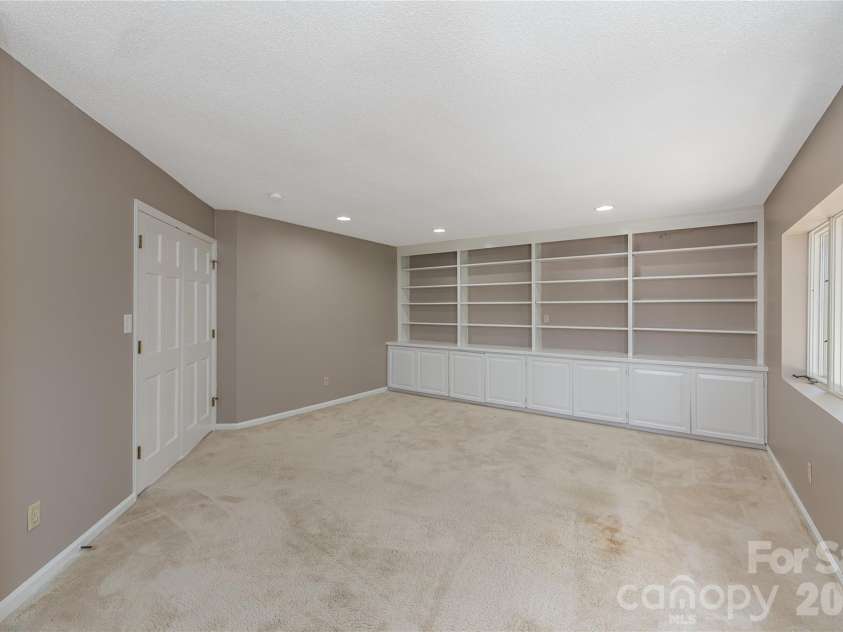 1101 Timber Trail, Asheville, NC 28804.  MLS# CAR4368834, YatesRealty ID 11957. 
