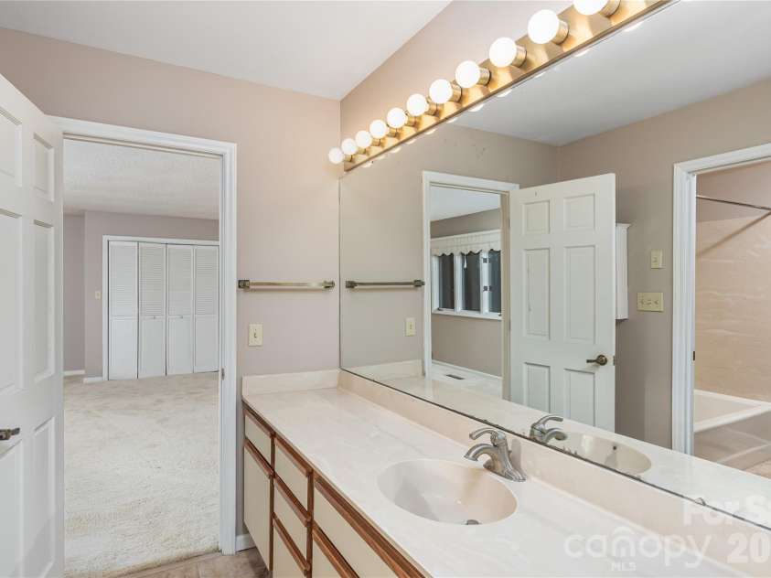 1101 Timber Trail, Asheville, NC 28804.  MLS# CAR4368834, YatesRealty ID 11957. 