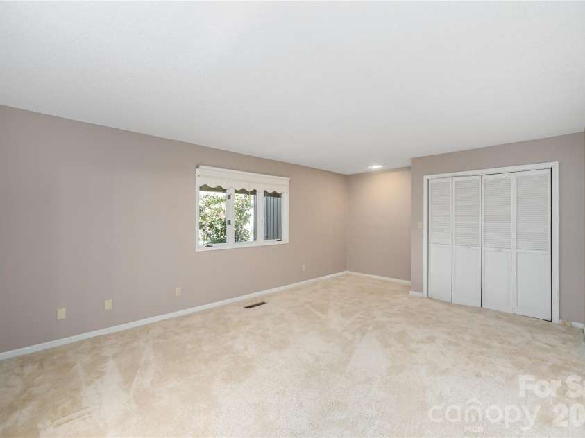 1101 Timber Trail, Asheville, NC 28804.  MLS# CAR4368834, YatesRealty ID 11957. 