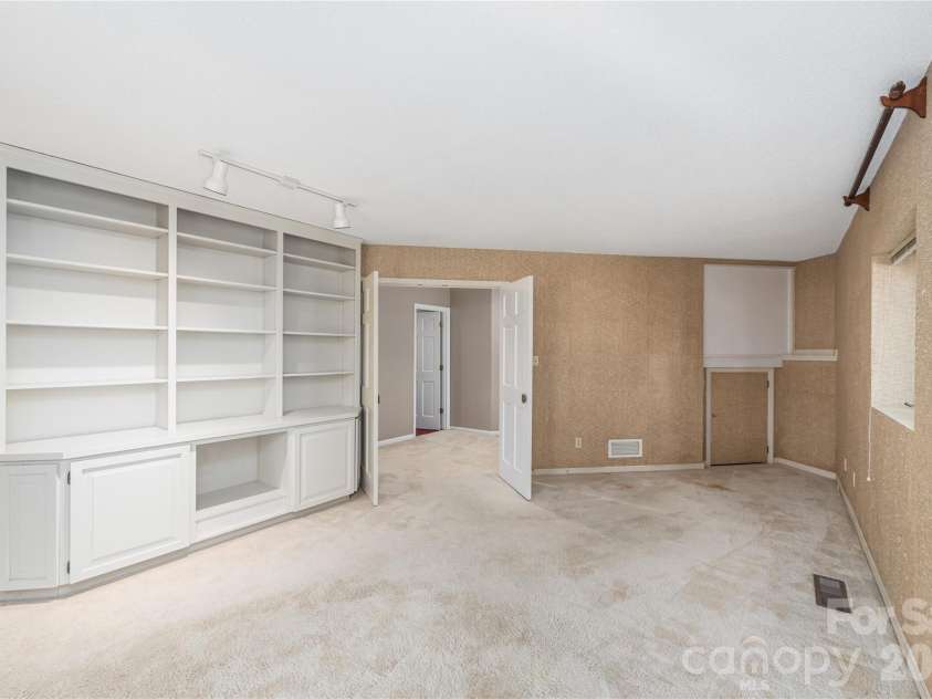 1101 Timber Trail, Asheville, NC 28804.  MLS# CAR4368834, YatesRealty ID 11957. 