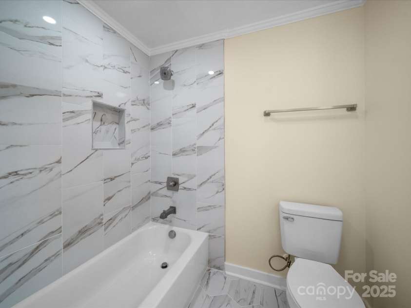 300 12th Street, Salisbury, NC 28144.  MLS# CAR4257348, YatesRealty ID 11958. 