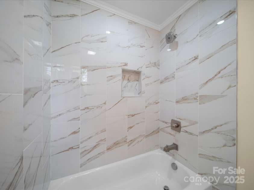 300 12th Street, Salisbury, NC 28144.  MLS# CAR4257348, YatesRealty ID 11958. 