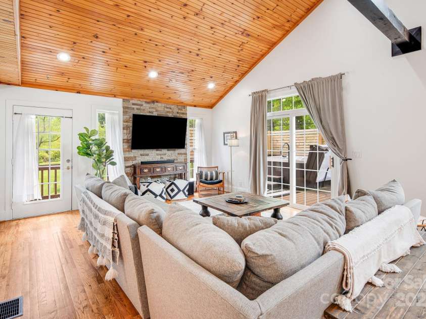 101 McFalls Road, Asheville, NC 28805.  MLS# CAR4254277, YatesRealty ID 11959. 