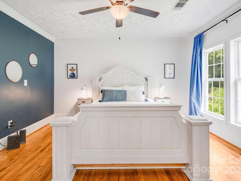 101 McFalls Road, Asheville, NC 28805.  MLS# CAR4254277, YatesRealty ID 11959. 