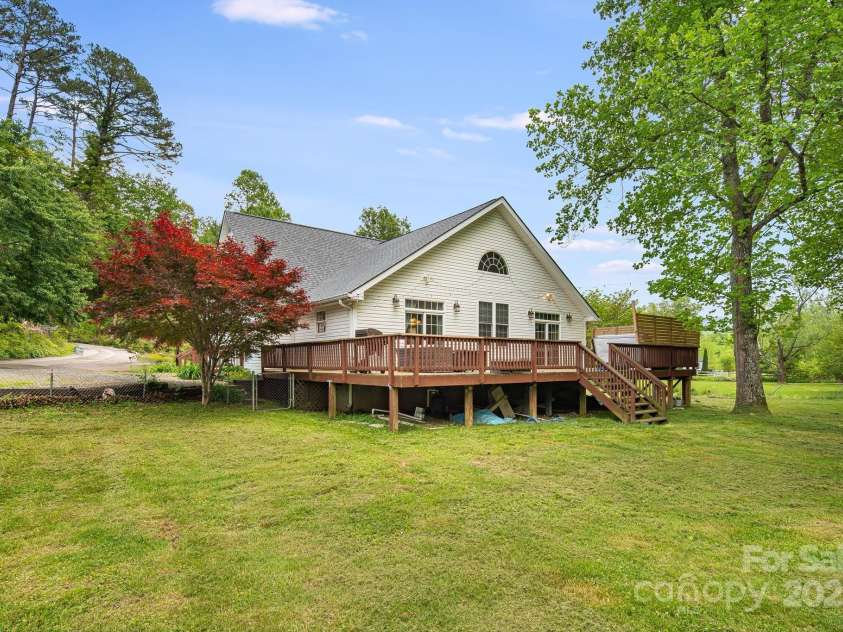 101 McFalls Road, Asheville, NC 28805.  MLS# CAR4254277, YatesRealty ID 11959. 