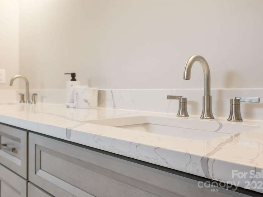 21 Craftsman Overlook Ridge, Arden, NC 28704.  MLS# CAR4007643, YatesRealty ID 11959. Quartz countertop.