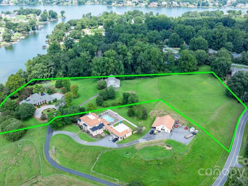 364 39th Avenue Drive, Hickory, NC 28601.  MLS# CAR4298899, YatesRealty ID 1196. 