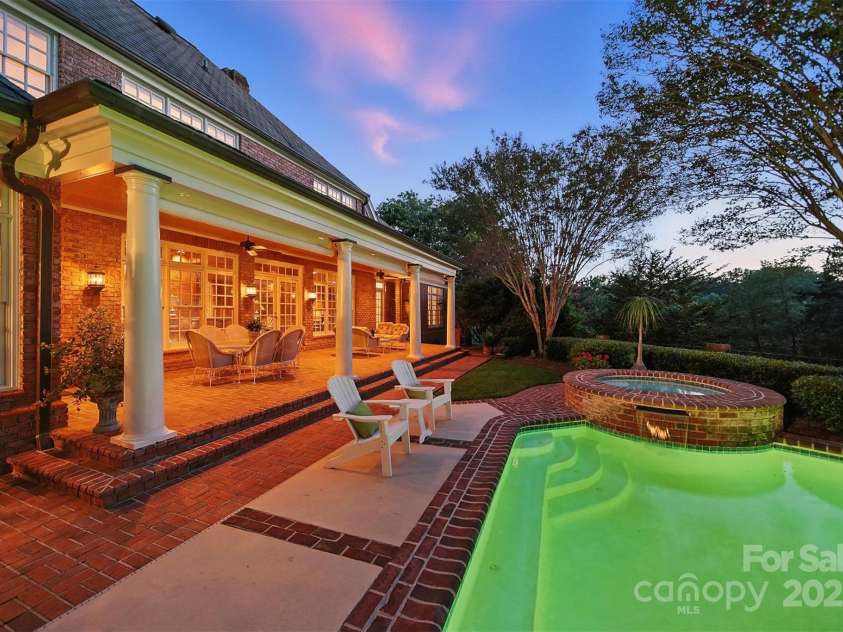 364 39th Avenue Drive, Hickory, NC 28601.  MLS# CAR4298899, YatesRealty ID 1196. 