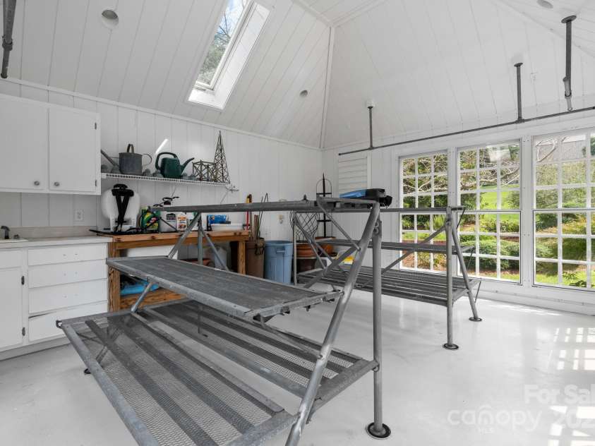 364 39th Avenue Drive, Hickory, NC 28601.  MLS# CAR4298899, YatesRealty ID 1196. 