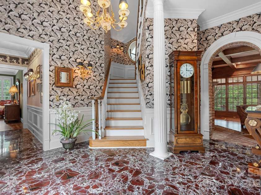 364 39th Avenue Drive, Hickory, NC 28601.  MLS# CAR4298899, YatesRealty ID 1196. 