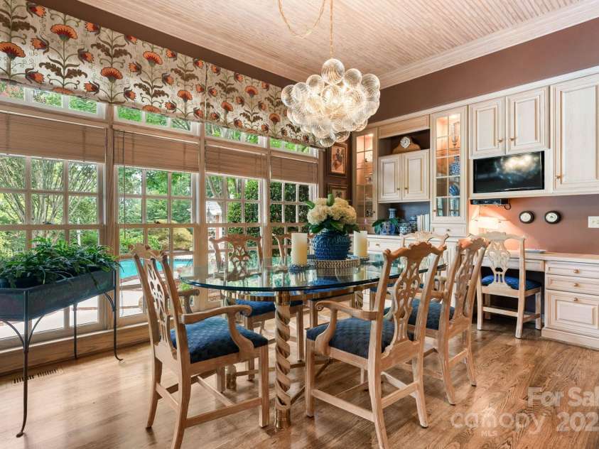 364 39th Avenue Drive, Hickory, NC 28601.  MLS# CAR4298899, YatesRealty ID 1196. 