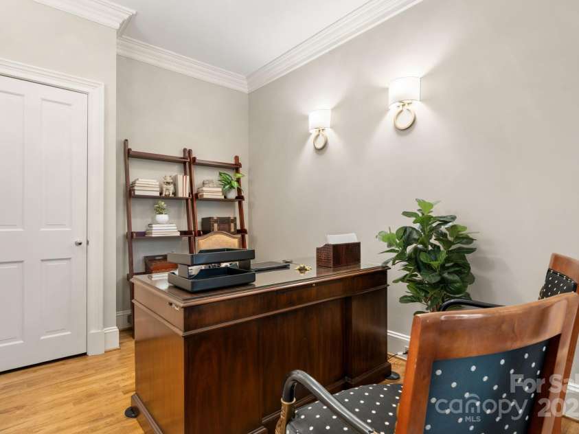 364 39th Avenue Drive, Hickory, NC 28601.  MLS# CAR4298899, YatesRealty ID 1196. 