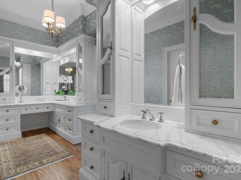 364 39th Avenue Drive, Hickory, NC 28601.  MLS# CAR4298899, YatesRealty ID 1196. 