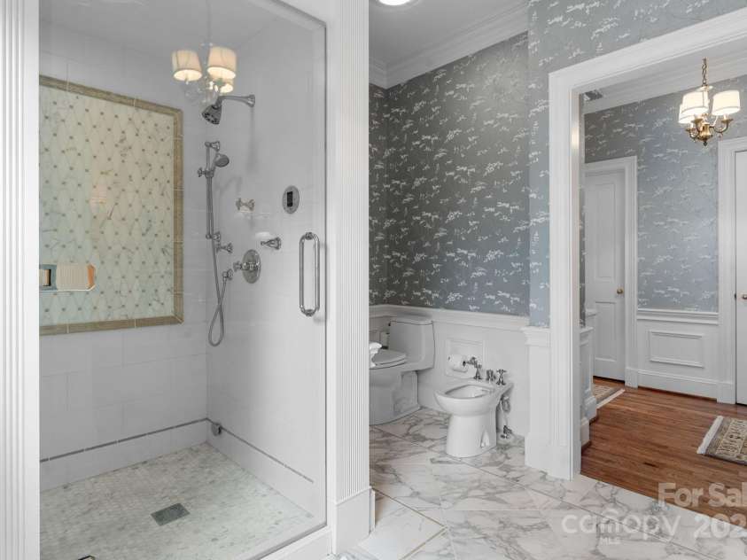 364 39th Avenue Drive, Hickory, NC 28601.  MLS# CAR4298899, YatesRealty ID 1196. 