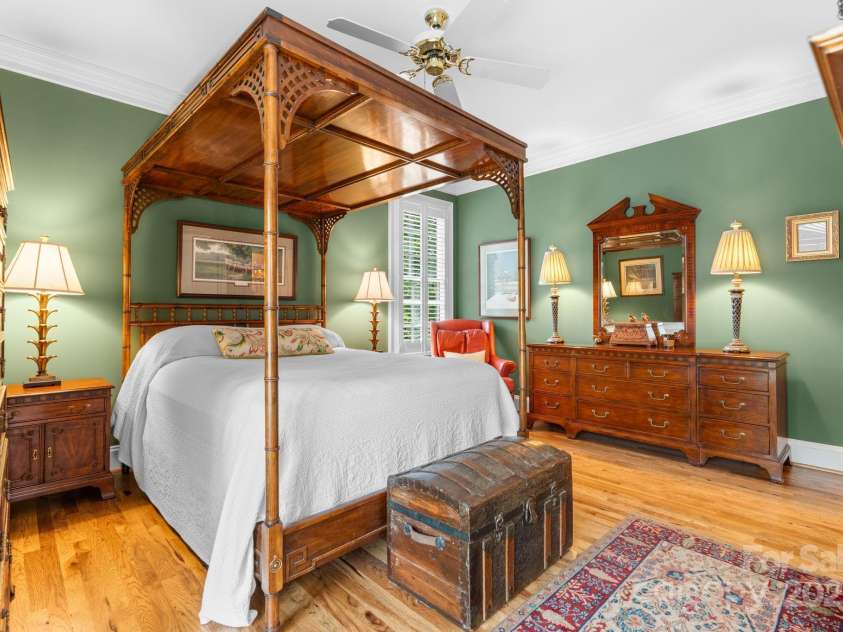 364 39th Avenue Drive, Hickory, NC 28601.  MLS# CAR4298899, YatesRealty ID 1196. 