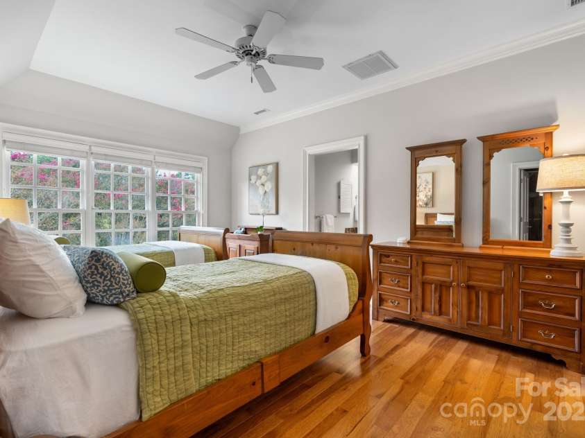 364 39th Avenue Drive, Hickory, NC 28601.  MLS# CAR4298899, YatesRealty ID 1196. 