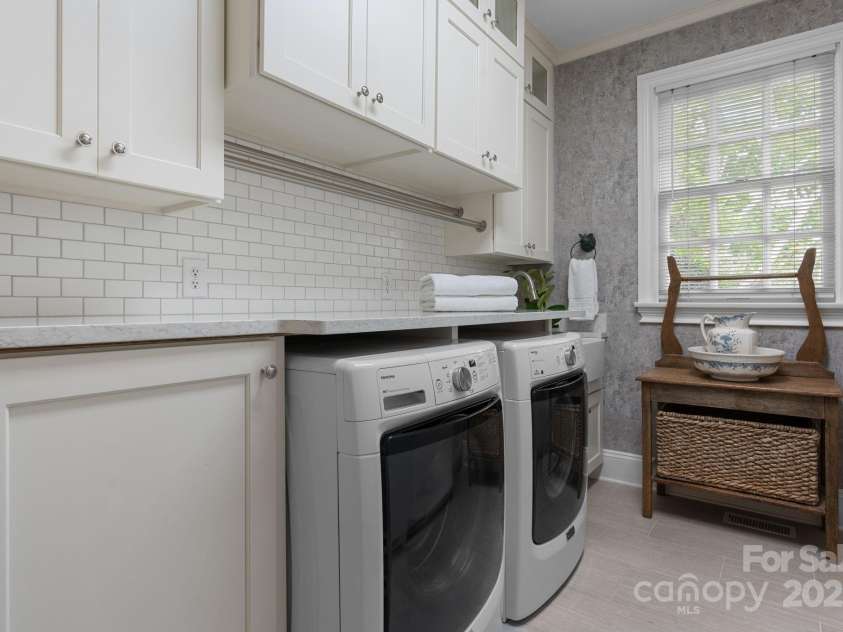 364 39th Avenue Drive, Hickory, NC 28601.  MLS# CAR4298899, YatesRealty ID 1196. 