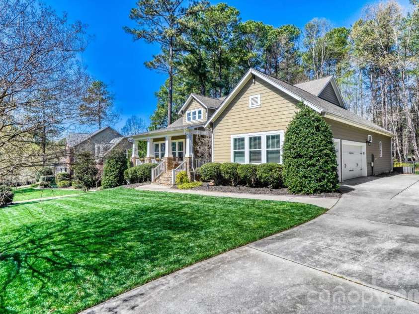 405 Brookridge Drive, Mount Holly, NC 28120.  MLS# CAR4362257, YatesRealty ID 11960. 