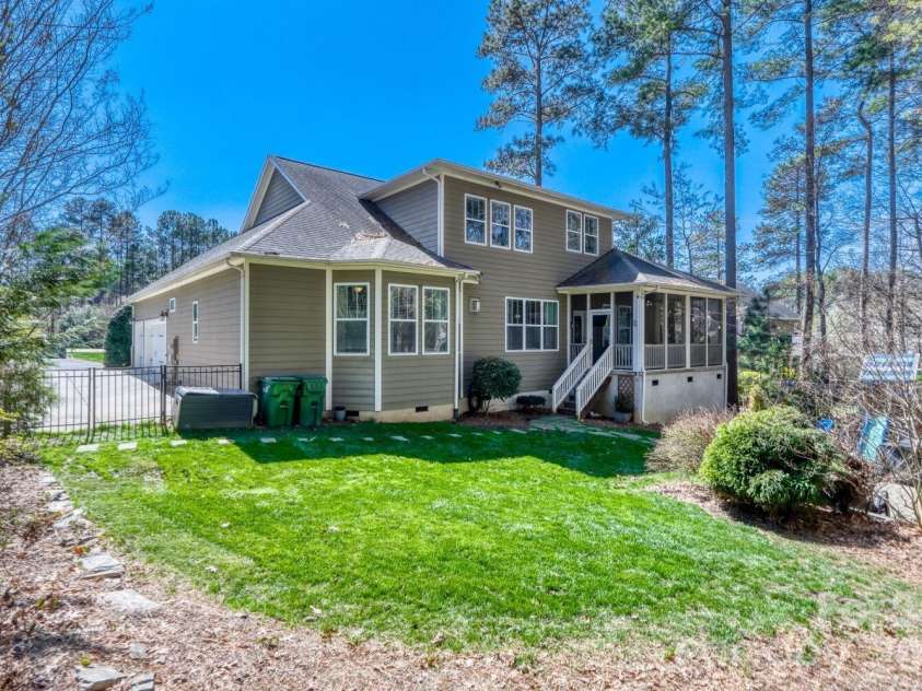 405 Brookridge Drive, Mount Holly, NC 28120.  MLS# CAR4362257, YatesRealty ID 11960. 
