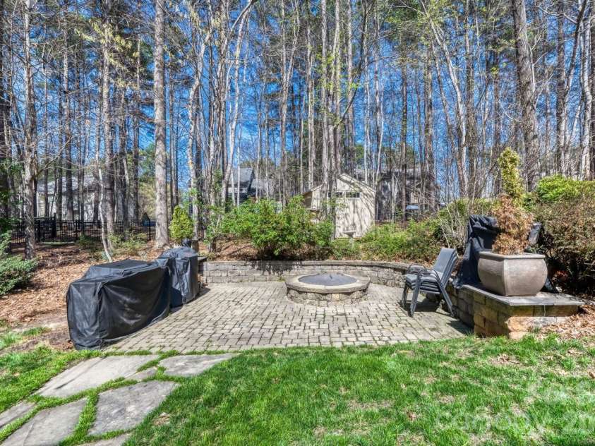 405 Brookridge Drive, Mount Holly, NC 28120.  MLS# CAR4362257, YatesRealty ID 11960. 
