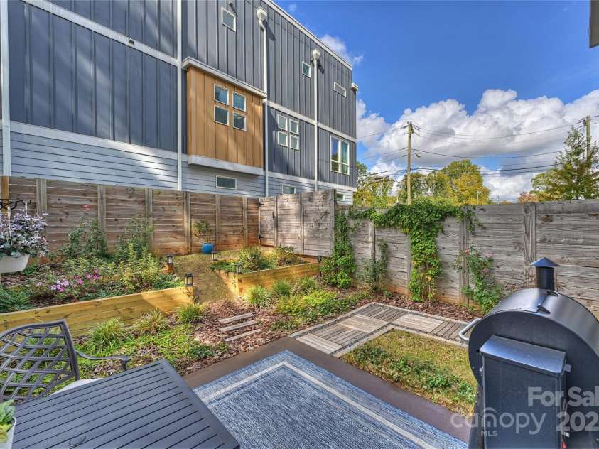 1651 Duckworth Avenue, Charlotte, NC 28208.  MLS# CAR4240581, YatesRealty ID 11963. Back Patio & Yard