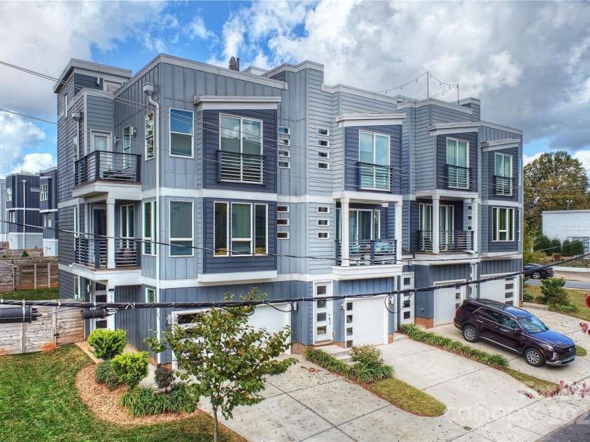 1651 Duckworth Avenue, Charlotte, NC 28208.  MLS# CAR4240581, YatesRealty ID 11963. Front Exterior