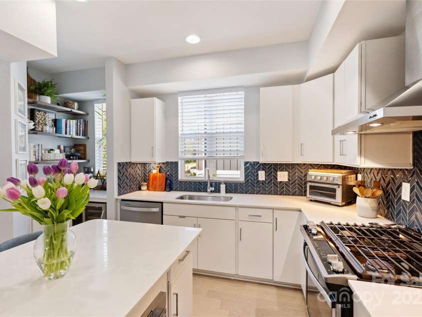 1651 Duckworth Avenue, Charlotte, NC 28208.  MLS# CAR4240581, YatesRealty ID 11963. Kitchen