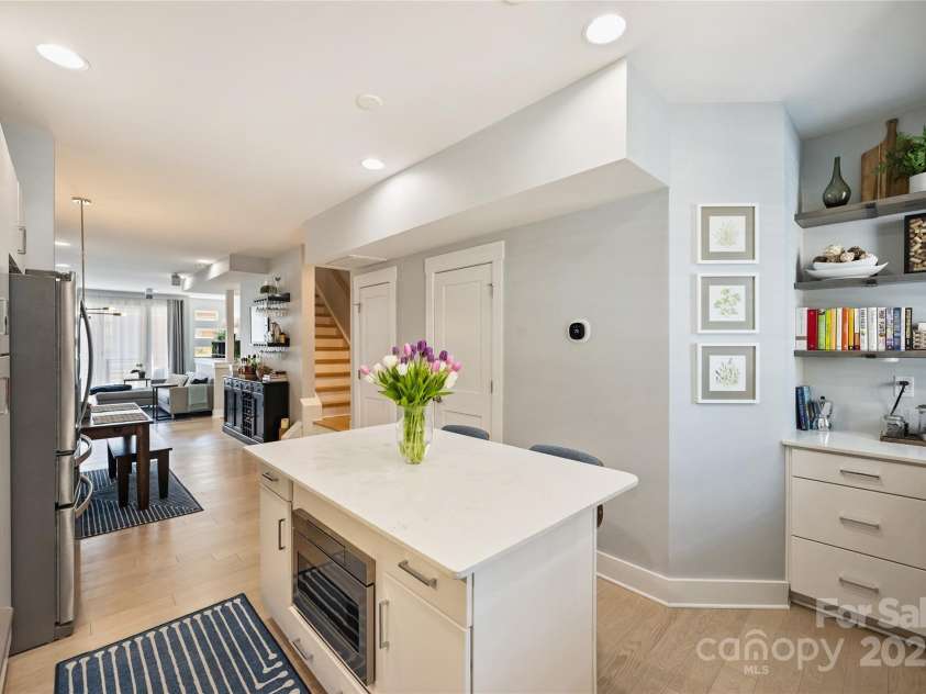 1651 Duckworth Avenue, Charlotte, NC 28208.  MLS# CAR4240581, YatesRealty ID 11963. Kitchen