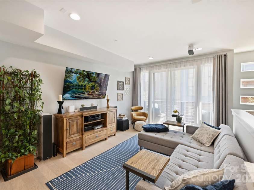 1651 Duckworth Avenue, Charlotte, NC 28208.  MLS# CAR4240581, YatesRealty ID 11963. Living Room