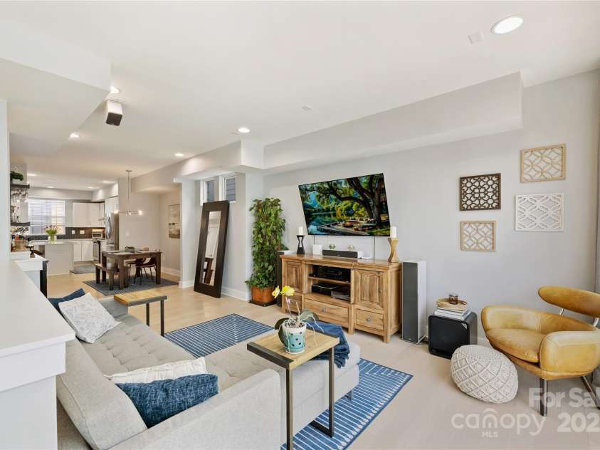 1651 Duckworth Avenue, Charlotte, NC 28208.  MLS# CAR4240581, YatesRealty ID 11963. Living Room