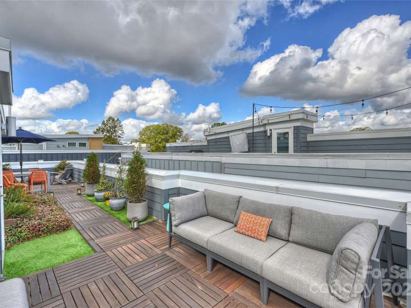 1651 Duckworth Avenue, Charlotte, NC 28208.  MLS# CAR4240581, YatesRealty ID 11963. Rooftop Terrace