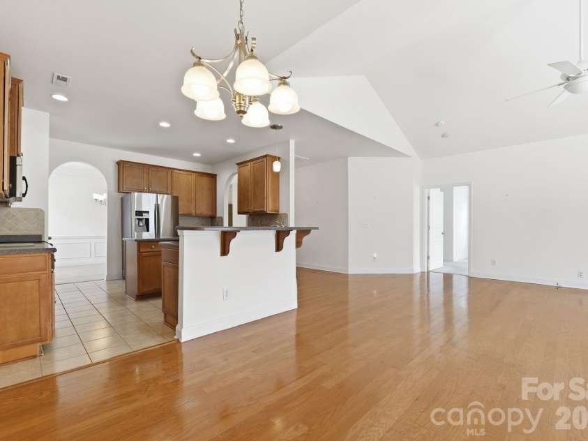 5007 Symphony Lane, Indian Trail, NC 28079.  MLS# CAR4364786, YatesRealty ID 11963. Breakfast bar