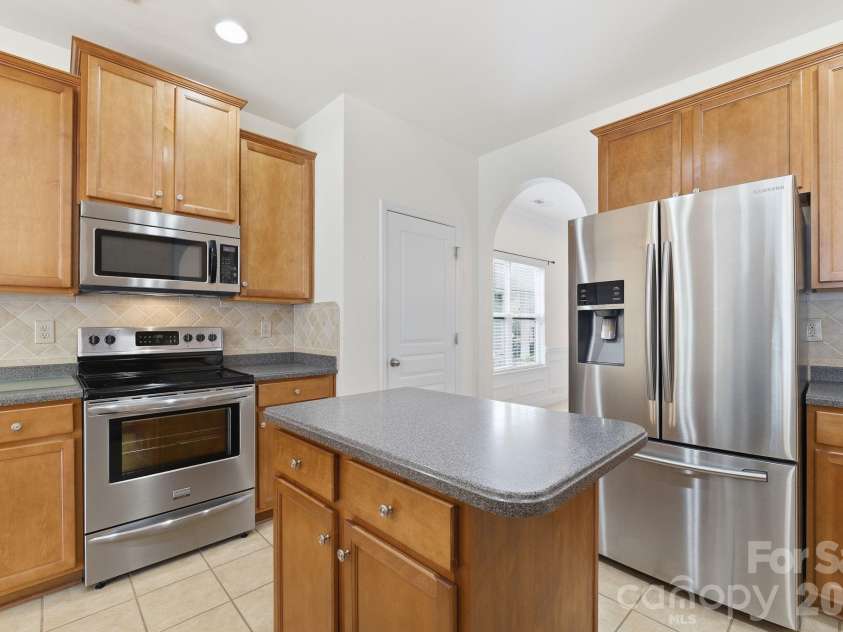 5007 Symphony Lane, Indian Trail, NC 28079.  MLS# CAR4364786, YatesRealty ID 11963. Stainless appliances