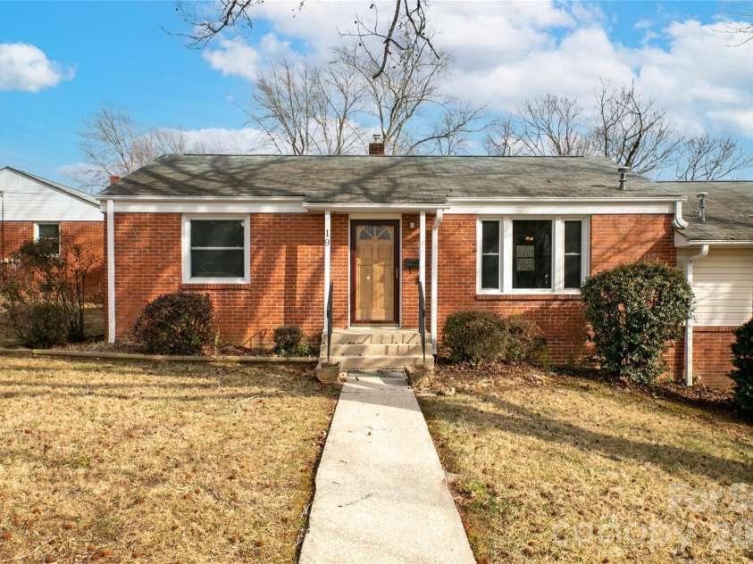 19 Trowbridge Lane, Brevard, NC 28712.  MLS# CAR4342607, YatesRealty ID 11965. 