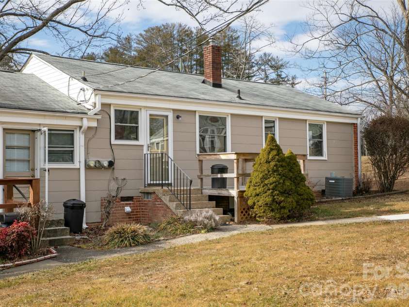 19 Trowbridge Lane, Brevard, NC 28712.  MLS# CAR4342607, YatesRealty ID 11965. 