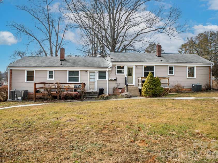 19 Trowbridge Lane, Brevard, NC 28712.  MLS# CAR4342607, YatesRealty ID 11965. 
