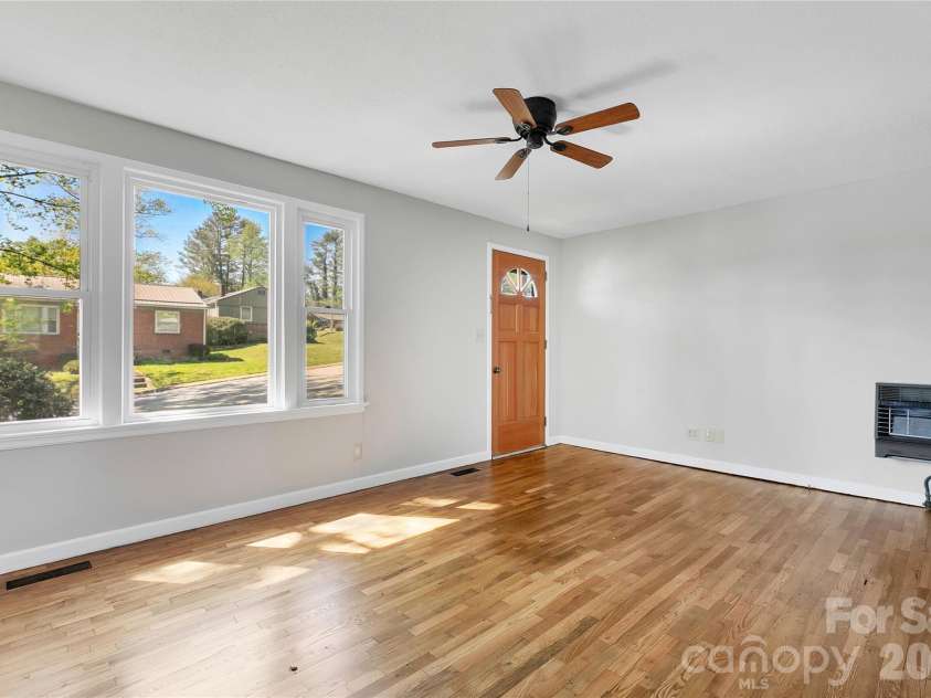 19 Trowbridge Lane, Brevard, NC 28712.  MLS# CAR4342607, YatesRealty ID 11965. 