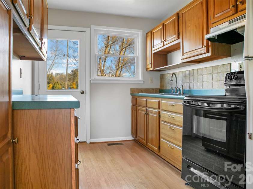 19 Trowbridge Lane, Brevard, NC 28712.  MLS# CAR4342607, YatesRealty ID 11965. Light and Bright kitchen