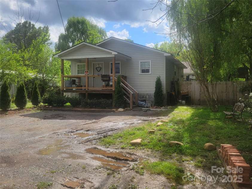 67 First Street, Waynesville, NC 28786.  MLS# CAR4251970, YatesRealty ID 11965. 
