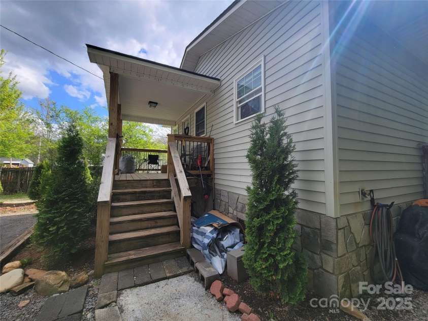 67 First Street, Waynesville, NC 28786.  MLS# CAR4251970, YatesRealty ID 11965. 