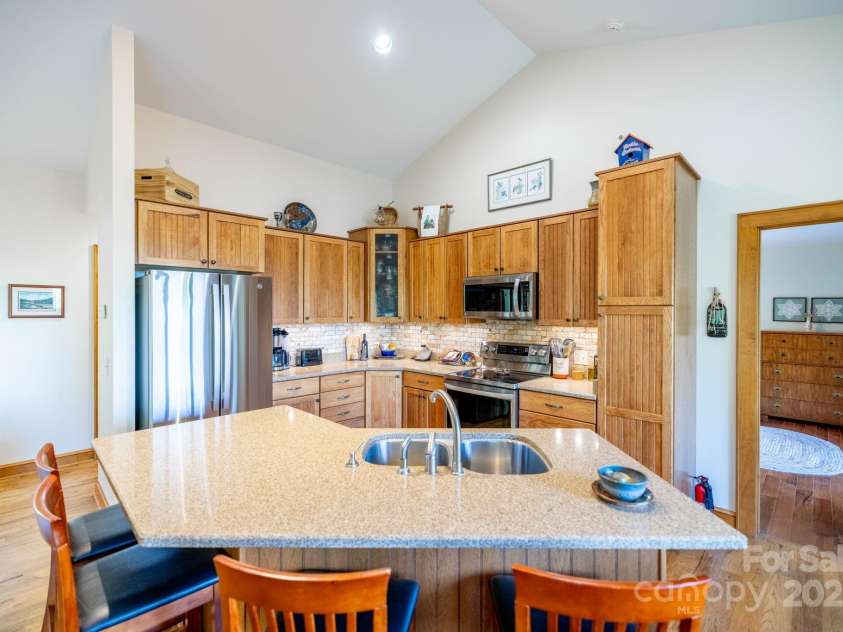 958 Alta Vista Lane, Sparta, NC 28675.  MLS# CAR4254464, YatesRealty ID 11966. 