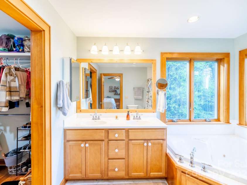 958 Alta Vista Lane, Sparta, NC 28675.  MLS# CAR4254464, YatesRealty ID 11966. 